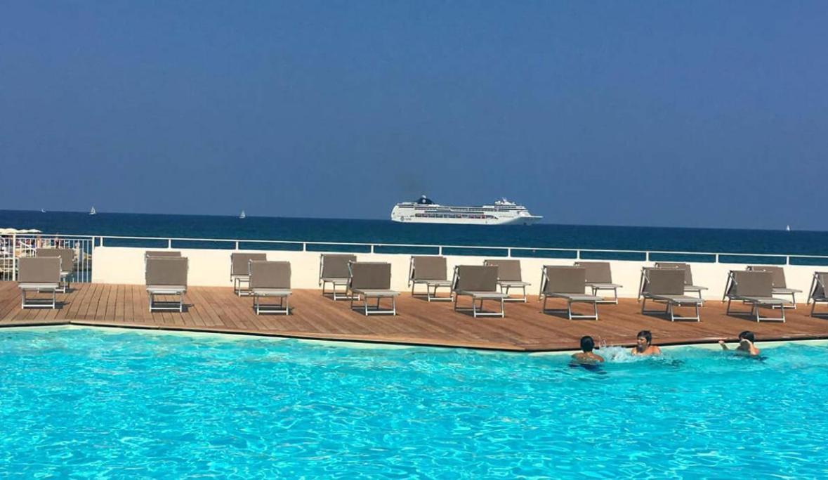 バーリLa Mia Terrazza Sul Mare - Mared'Amareアパートメント エクステリア 写真